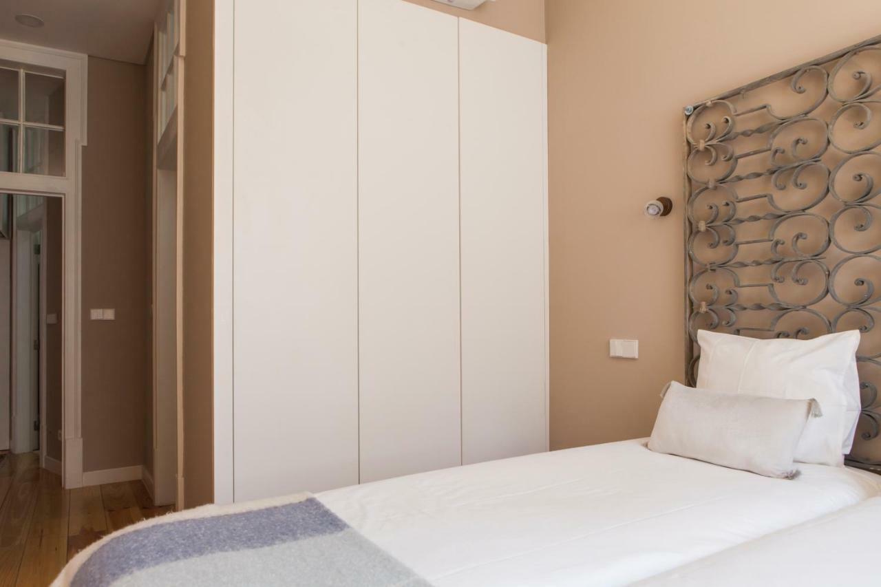 Alfama Baixa Spacious And Bright Apartment Blends The Historic And The Contemporary 2 Bedrs & 2 Bathrs Ac 18Th Century Building Лісабон Екстер'єр фото
